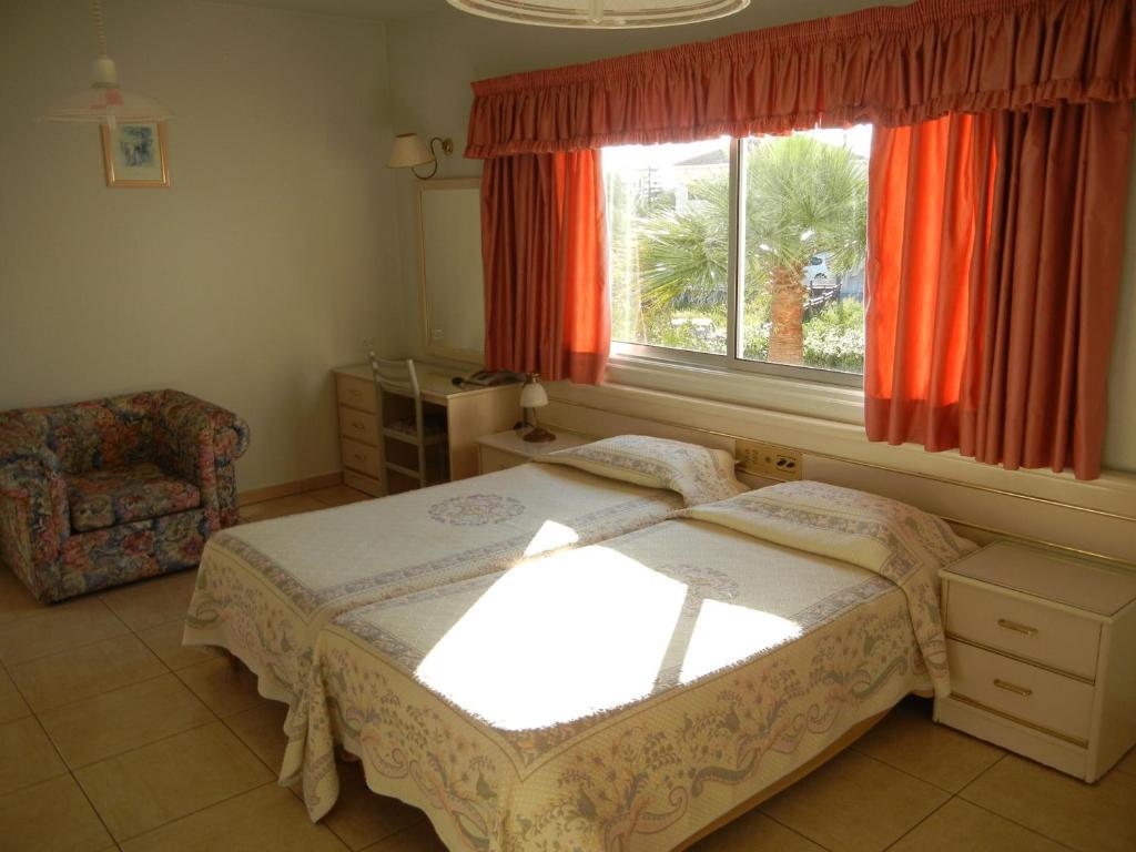 Tsialis Hotel Apartments Larnaca Phòng bức ảnh