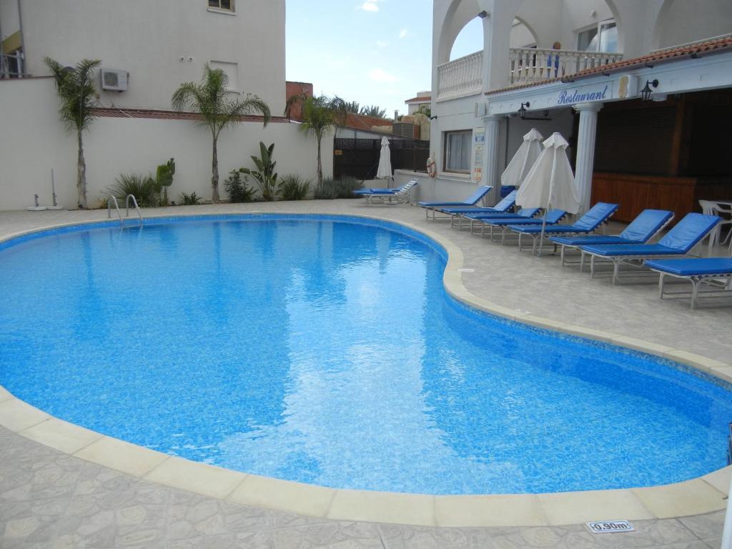 Tsialis Hotel Apartments Larnaca Ngoại thất bức ảnh